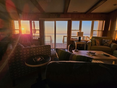 Gwynn's Island Cottage with Private Beach-Few weeks open July and Aug!