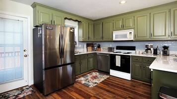 Frigorífic, microones, forn i placa de cuina