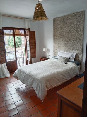 3 bedrooms, desk, iron/ironing board, travel cot