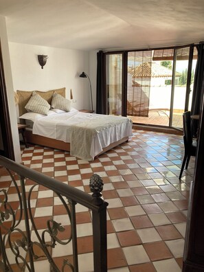 3 bedrooms, desk, iron/ironing board, WiFi