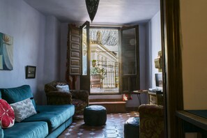 Smart TV, DVD player, books, music library