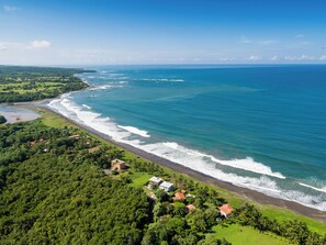 On the beach - Costa Rica BEACH Castle with WATERSLIDE, WATERFALL, 2 Pools on SANDY BEACH 12ppl (Junquillal)