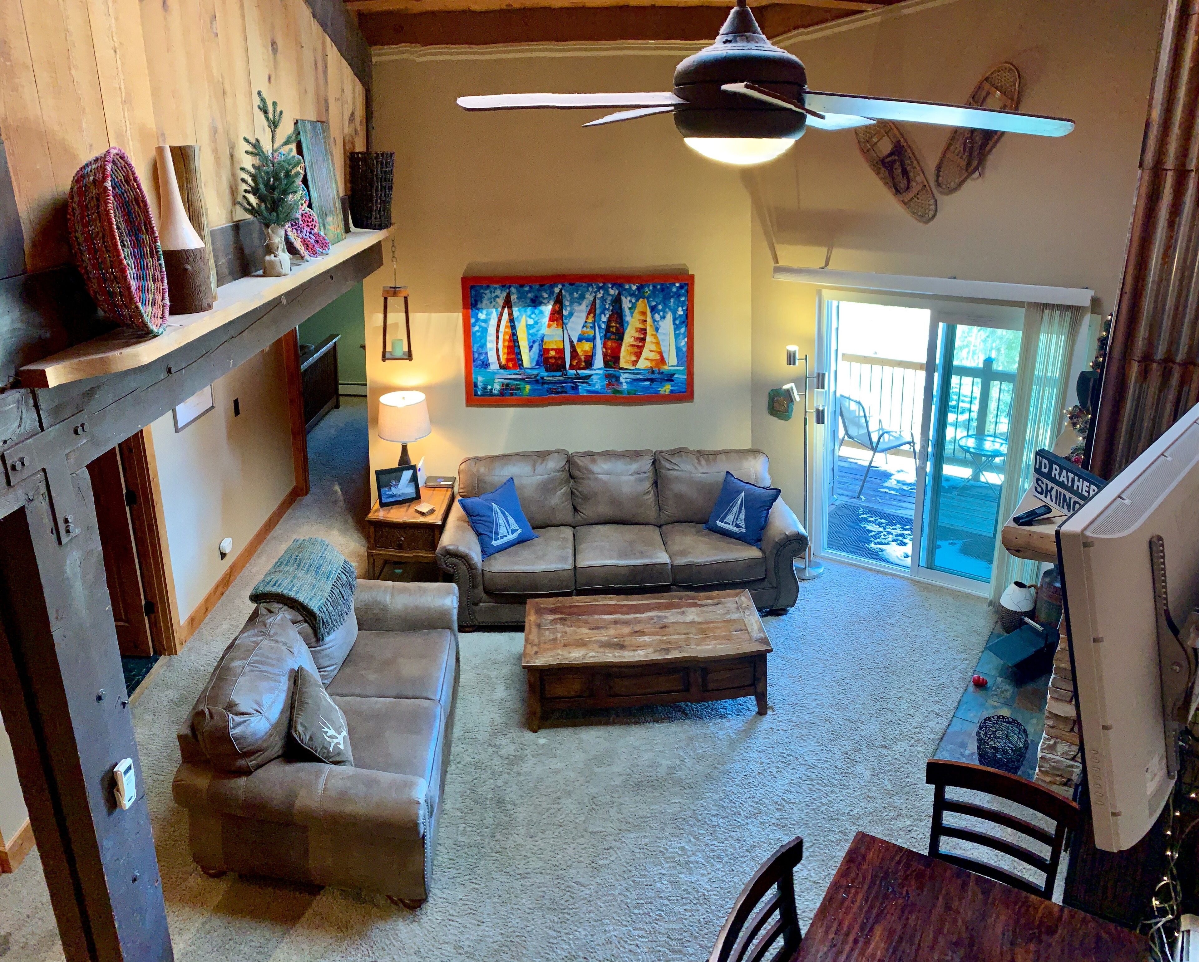 Top Floor Getaway with Mountain Views 