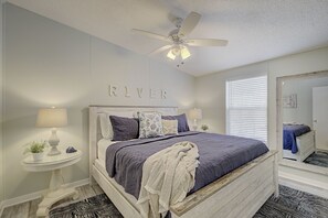 3 bedrooms, iron/ironing board, WiFi, bed sheets - A Sandy White Beach Retreat ** NEAR WILLIAMSBURG** (Gloucester)