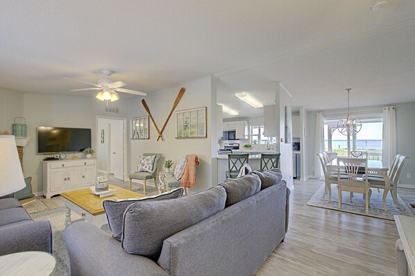 Smart TV, fireplace, DVD player - A Sandy White Beach Retreat ** NEAR WILLIAMSBURG** (Gloucester)