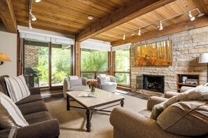 TV, fireplace - Top of the Village - Summit 107 (Snowmass Village)