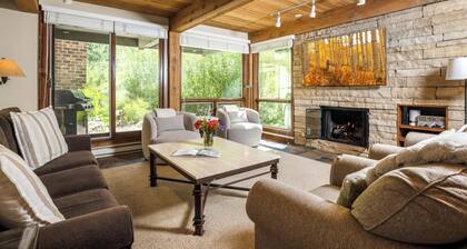 Top of the Village~Ski-in/out~HT~Pool~Grill~Parking