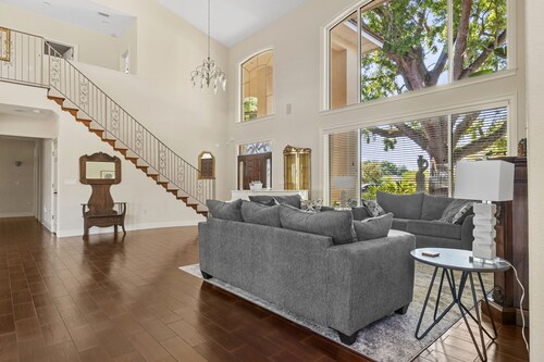 Huge Luxury Lake House on the Chain of Lakes near Legoland!