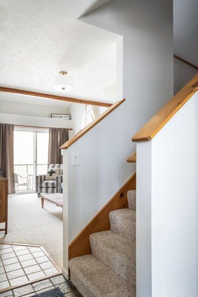 2-Bedroom Townhouse Next to TART Trail & Close to Downtown TC!
