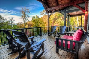 Property grounds - Rustic Timber | Luxury Timber Frame in the Heart of Montreat | Streams, Hiking, Close to Asheville (Fairview)