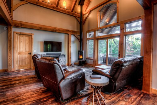 Rustic Timber | Luxury Timber Frame in the Heart of Montreat | Streams, Hiking, Close to Asheville