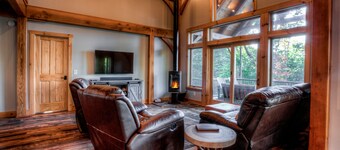 Madera Rústica; marco de madera de lujo en el corazón de Montreat; Arroyos, senderismo, cerca de Asheville!