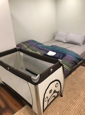 1 室のベッドルーム、アイロン / アイロン台、ベッドシーツ