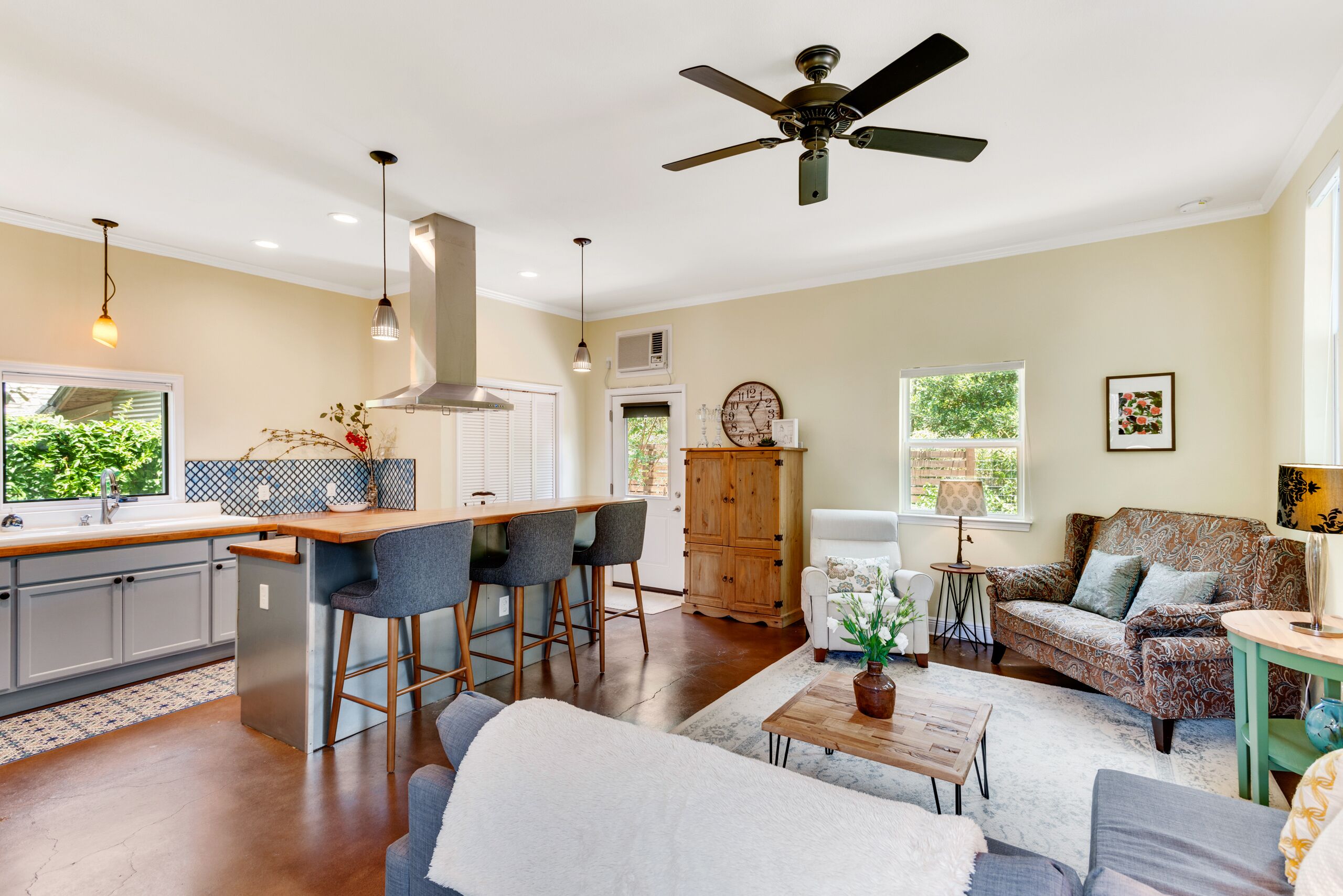 Smart TV, books, music library, stereo