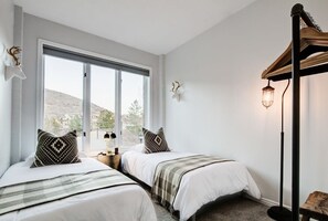 2 bedrooms, iron/ironing board, travel cot, WiFi