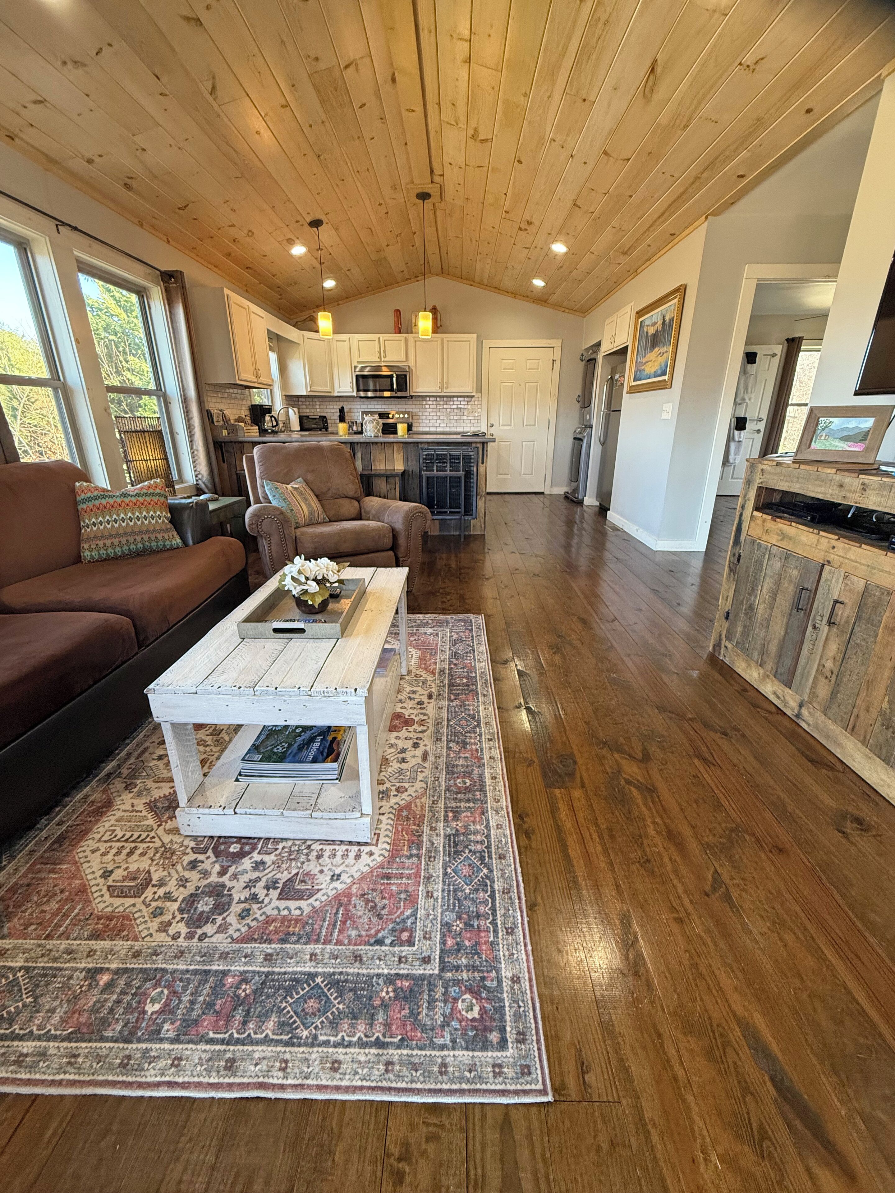 TV, fireplace, DVD player, books