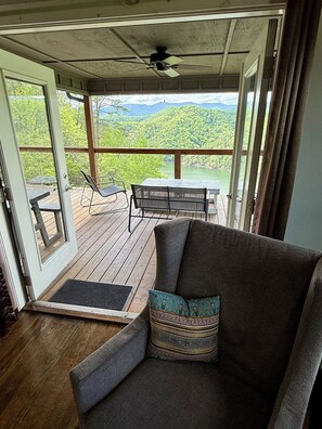 TV, fireplace, DVD player, books - Breathtaking Views of Mountains & Lake - Hot Tub - Fragrance Free (Bryson City)