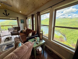 TV, fireplace, DVD player, books