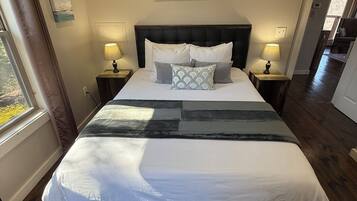 2 quartos, ferros/tábuas de passar roupa, berço de viagem