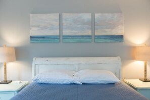 5 bedrooms, iron/ironing board, travel crib, WiFi - 5-bedroom vacation home just 3 minutes drive to Cape Cod Beaches (Chatham)