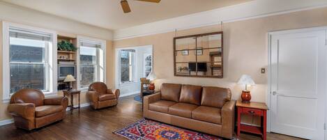 TV, fireplace, stereo