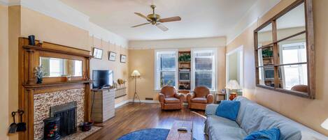 TV, fireplace, stereo