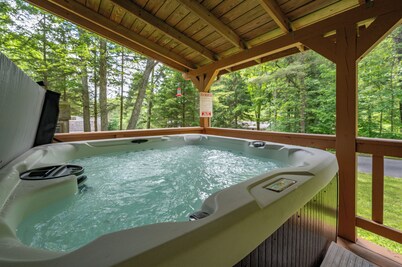 Intimate Dog Friendly Cabin w/ Fire Pit