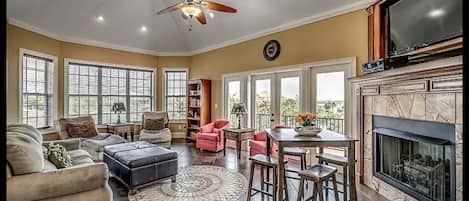 Een smart-tv, videogames, een dvd-speler en een filmbibliotheek