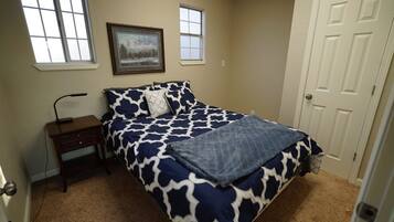 2 chambres, fer et planche à repasser, Wi-Fi gratuit, draps fournis