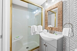 Douche, serviettes fournies