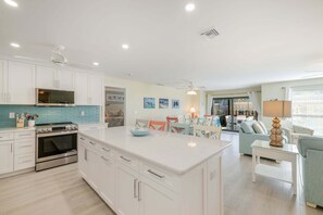 Private kitchen - Blind Pass Condos at Bowman's Beach E106 on beautiful Sanibel Island (Sanibel)