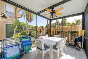 Outdoor dining - Blind Pass Condos at Bowman's Beach E106 on beautiful Sanibel Island (Sanibel)