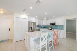 Private kitchen - Blind Pass Condos at Bowman's Beach E106 on beautiful Sanibel Island (Sanibel)