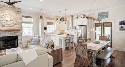 PRIVATE POOL/GOLF CART/SWING/ICE MAKER/BEACH CHAIRS & UMBRELLAS/PARKING 6 CARS
