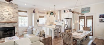 PRIVATE POOL/GOLF CART/SWING/ICE MAKER/BEACH CHAIRS & UMBRELLAS/PARKING 6 CARS