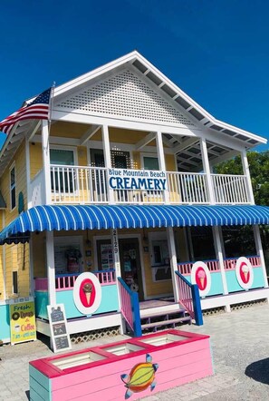 Exterior - PRIVATE HEATED POOL/GOLF CART/ICE MAKER/BEACH CHAIRS & UMBRELLAS/PARKING 6 CARS (Santa Rosa Beach)