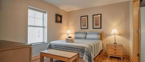 2 bedrooms, desk, iron/ironing board, free WiFi