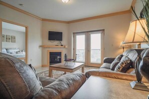 TV - Base Camp - Unit 1305 - Mountain View Condos - FREE Attraction Ticket with EACH night Stay Including Dollywood (Pigeon Forge)