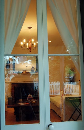 Old Town Charm With Modern Amenities Steps To Downtown