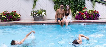 Vues! Sur les pistes et les sentiers de randonnée. Beaucoup de lits dans la chambre!