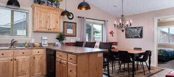Spacious 6 Br Townhome Near Ski Hill Road