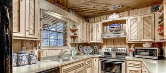 Nell's Getaway: 'Vacation in this Picturesque Cabin in the Woods!'