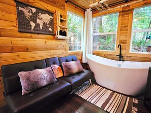 Shower, hair dryer, towels - Treehouse Place at Deer Ridge Featured top 10 USA (Snohomish)