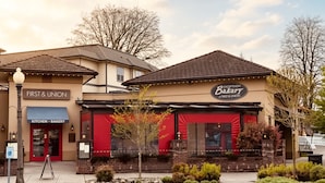 A building with a sign for 'First & Union' and 'Exceptinish Bakery' on the ground floor. - Treehouse Place at Deer Ridge Featured top 10 USA (Snohomish)