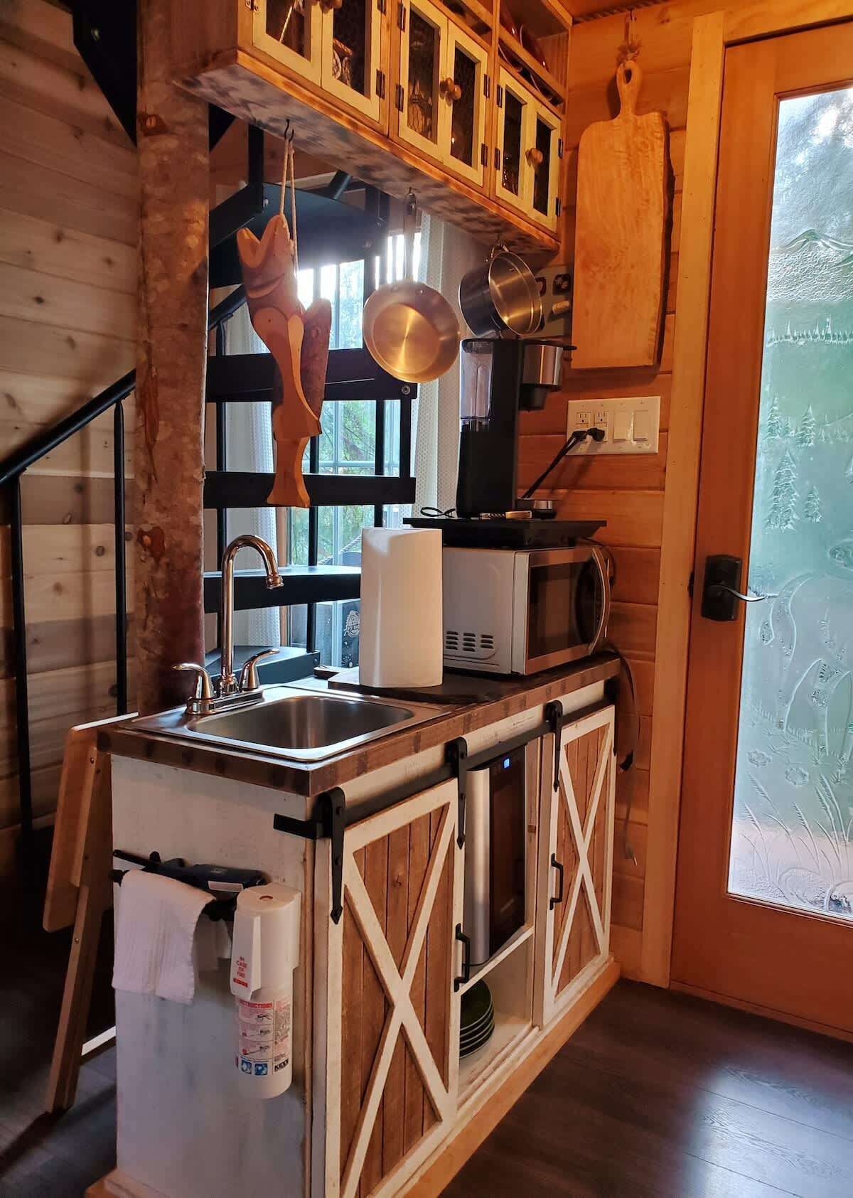 Fridge, microwave, stovetop, coffee/tea maker