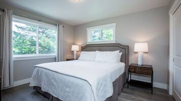 4 bedrooms, iron/ironing board, free WiFi, bed sheets