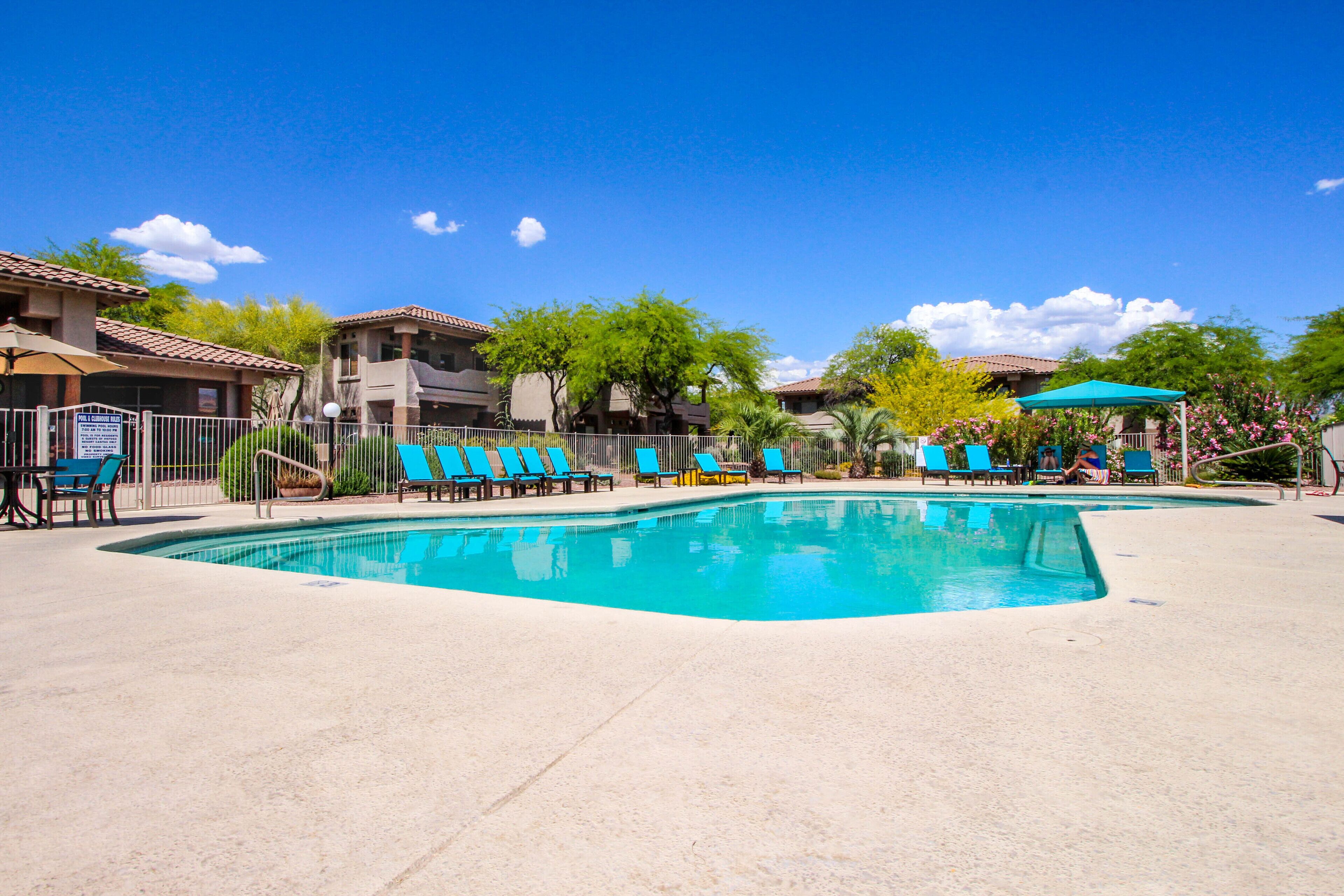 Modern, dog-friendly condo with pool & hot tub - snowbird-friendly