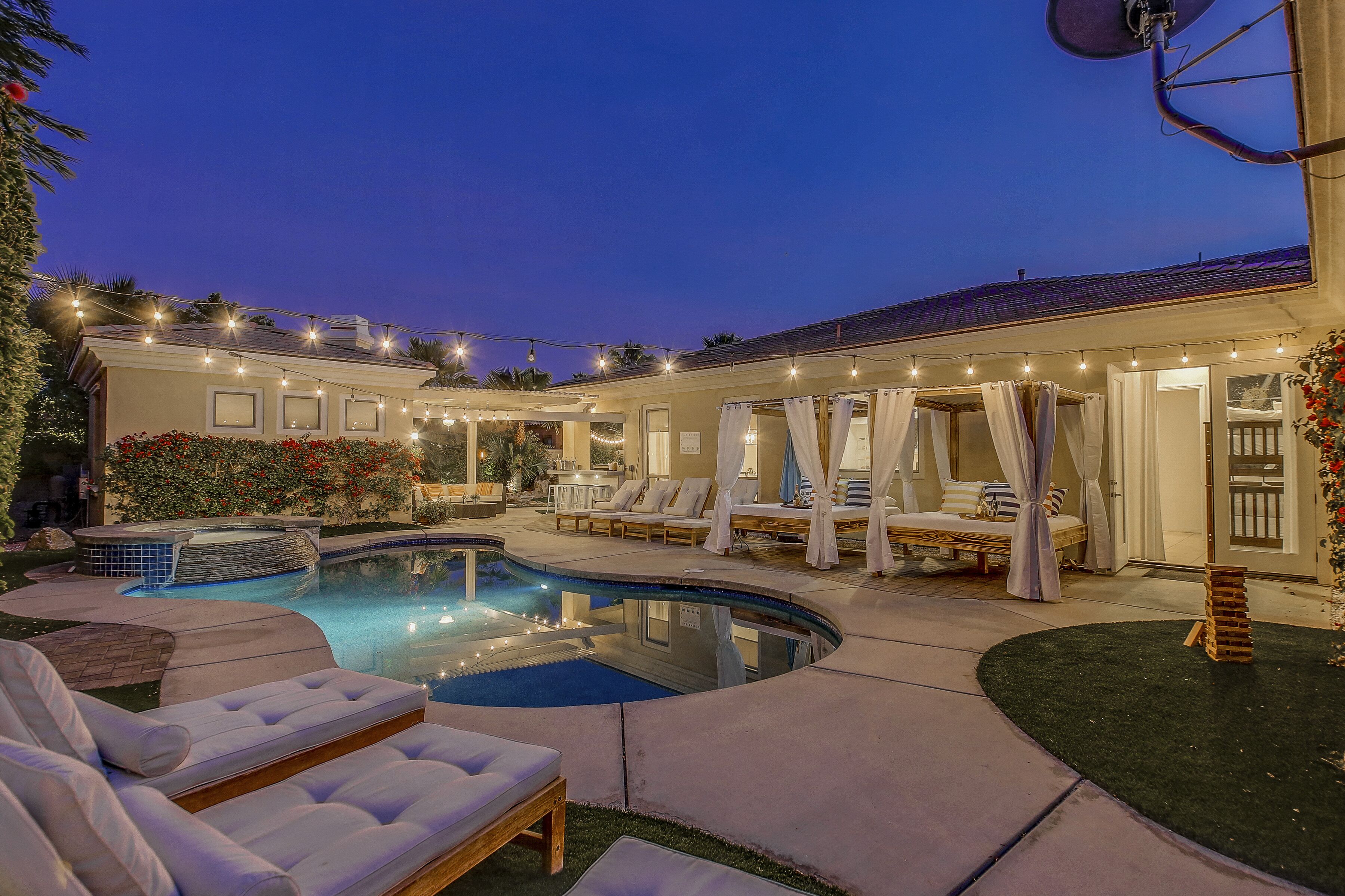 Augusta: Pool, Spa, Putting Green