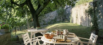Charming Medieval House with piano & Big Garden, in idyllic Todi