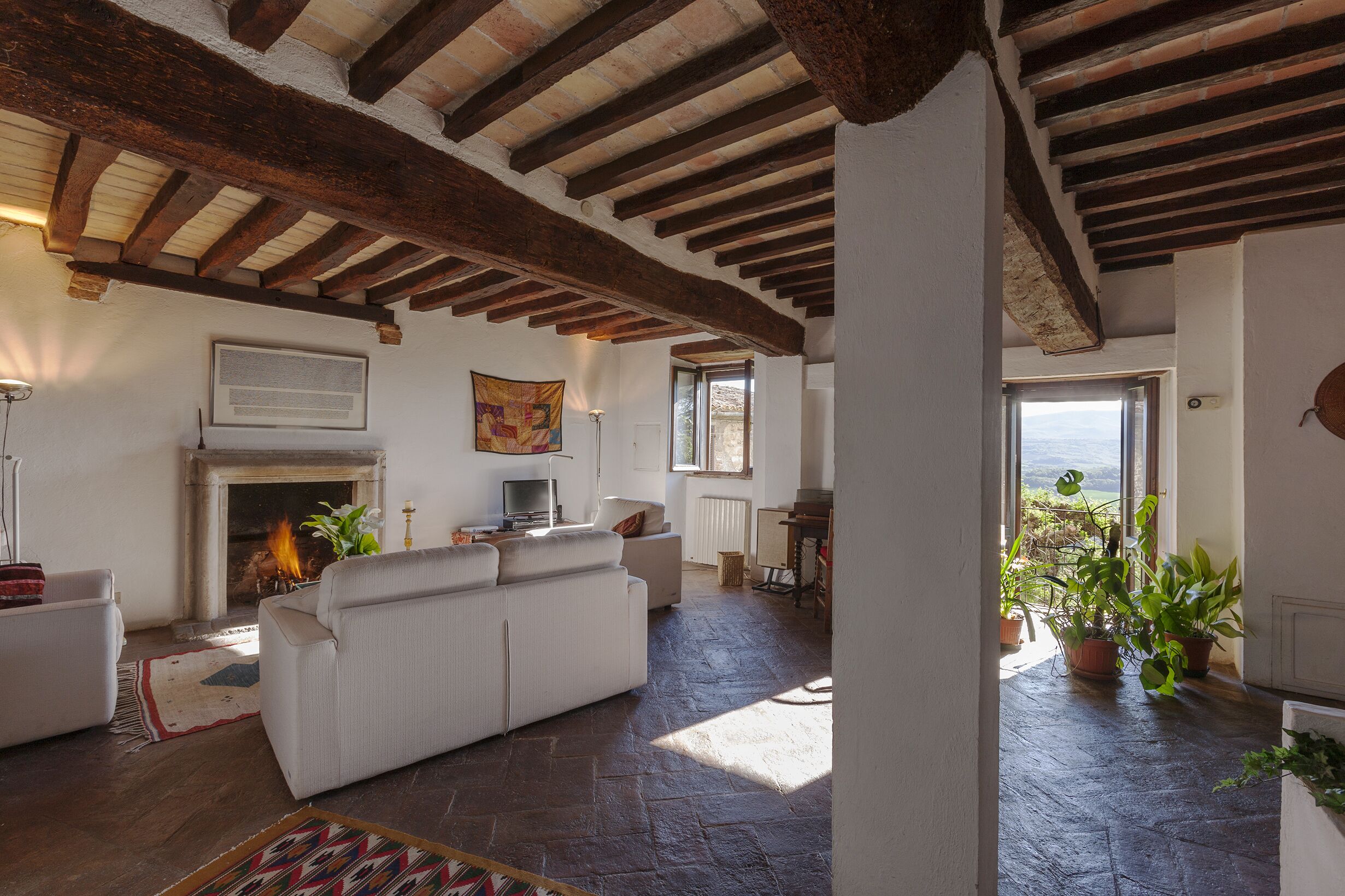 Smart TV, fireplace, DVD player, books